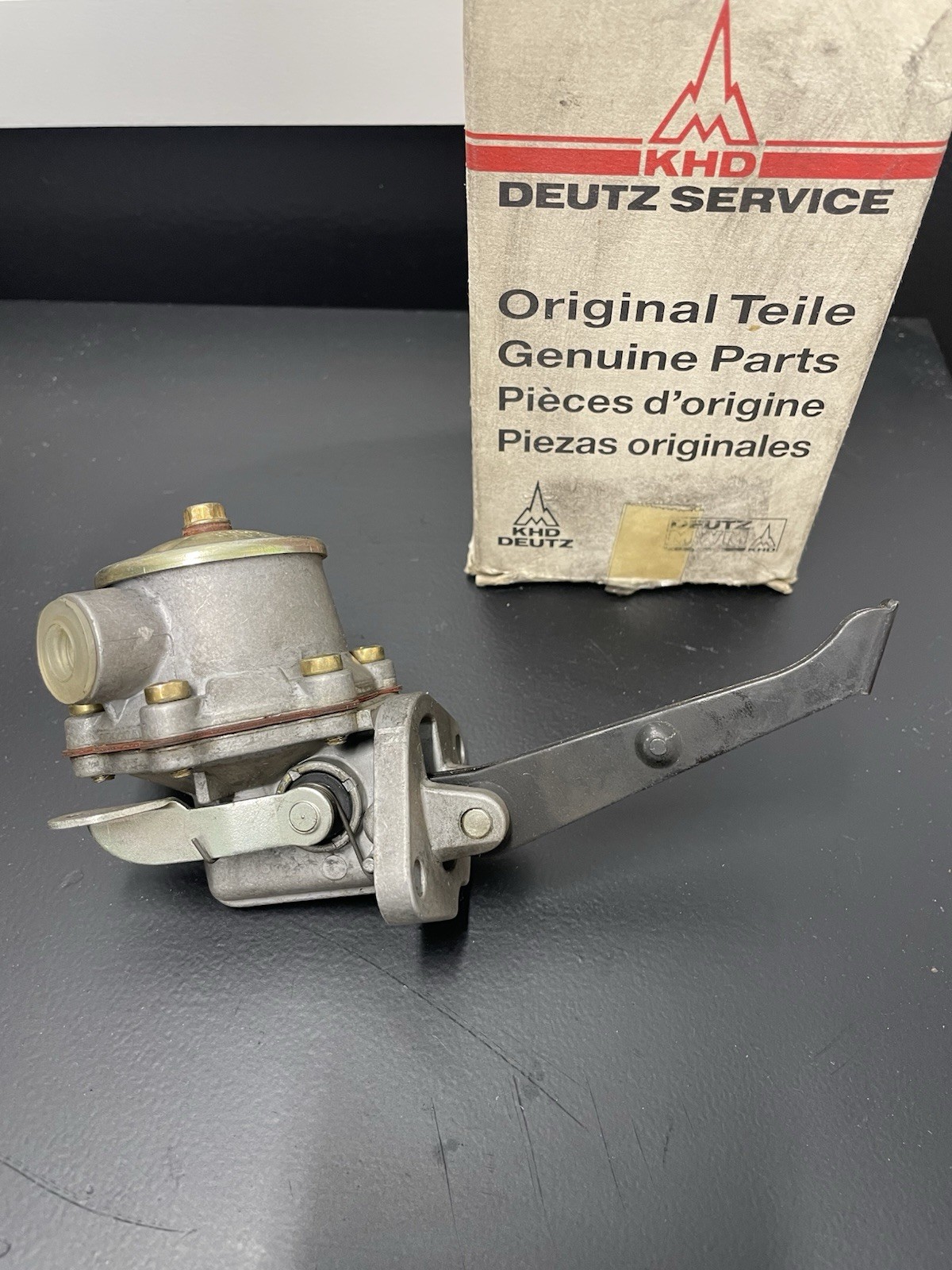 Genuine Deutz Fuel Lift Pump 04157698 Fits Deutz-Allis D2506, D3006, D2807