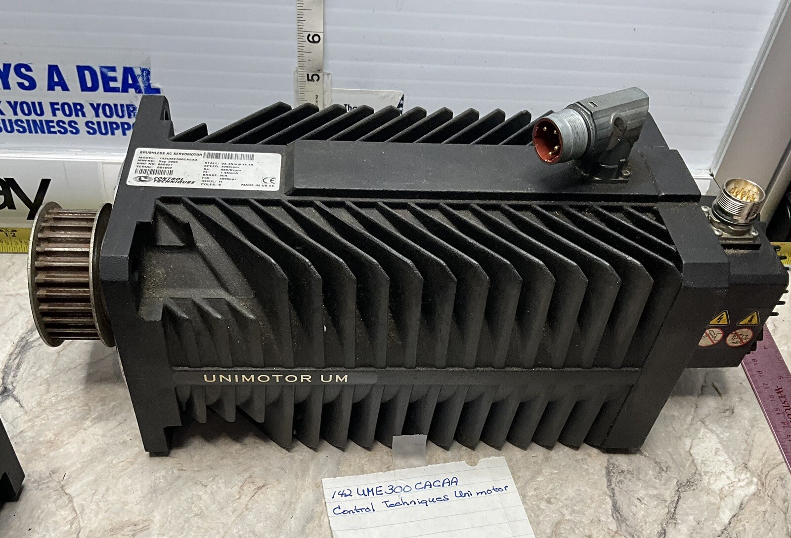 CONTROL TECHNIQUES 142UME300CACAA BRUSHLESS AC servo motor UNIMOTOR UM 860927