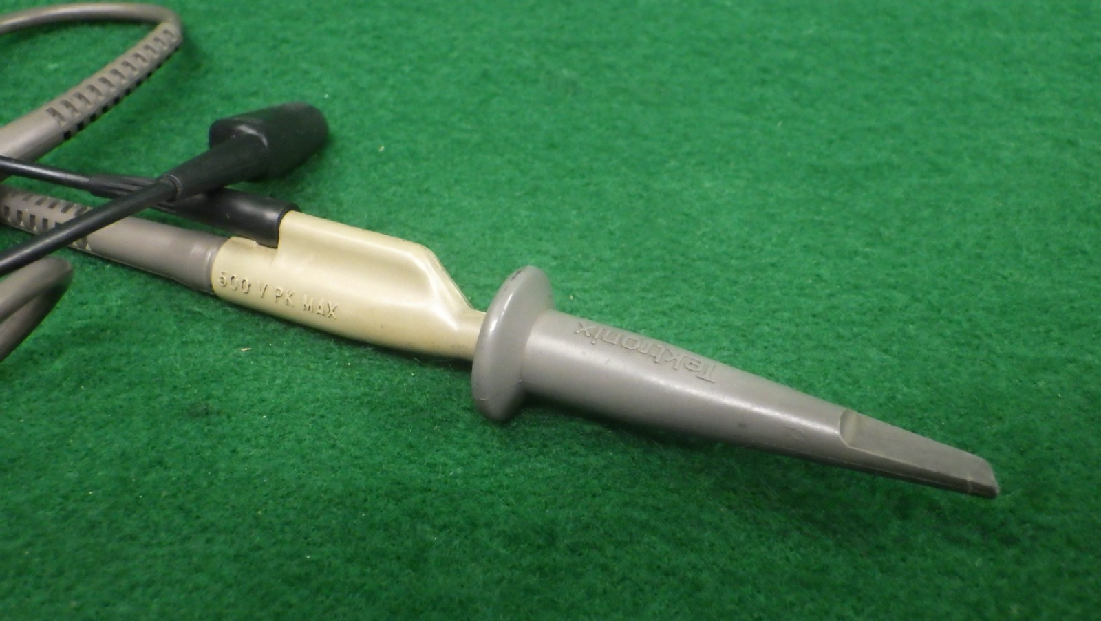 Tektronix P6121 10megohm Probe 11.0pF 10X 1.5M