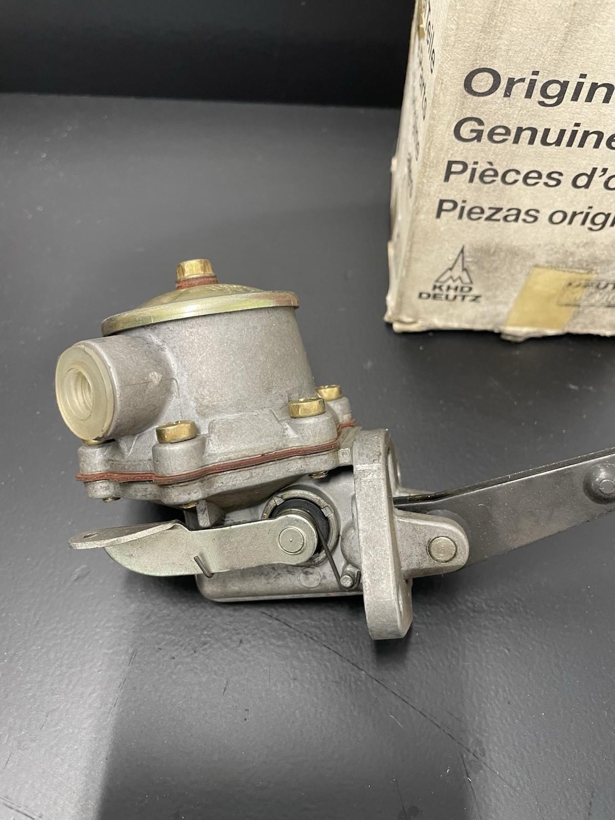 Genuine Deutz Fuel Lift Pump 04157698 Fits Deutz-Allis D2506, D3006, D2807