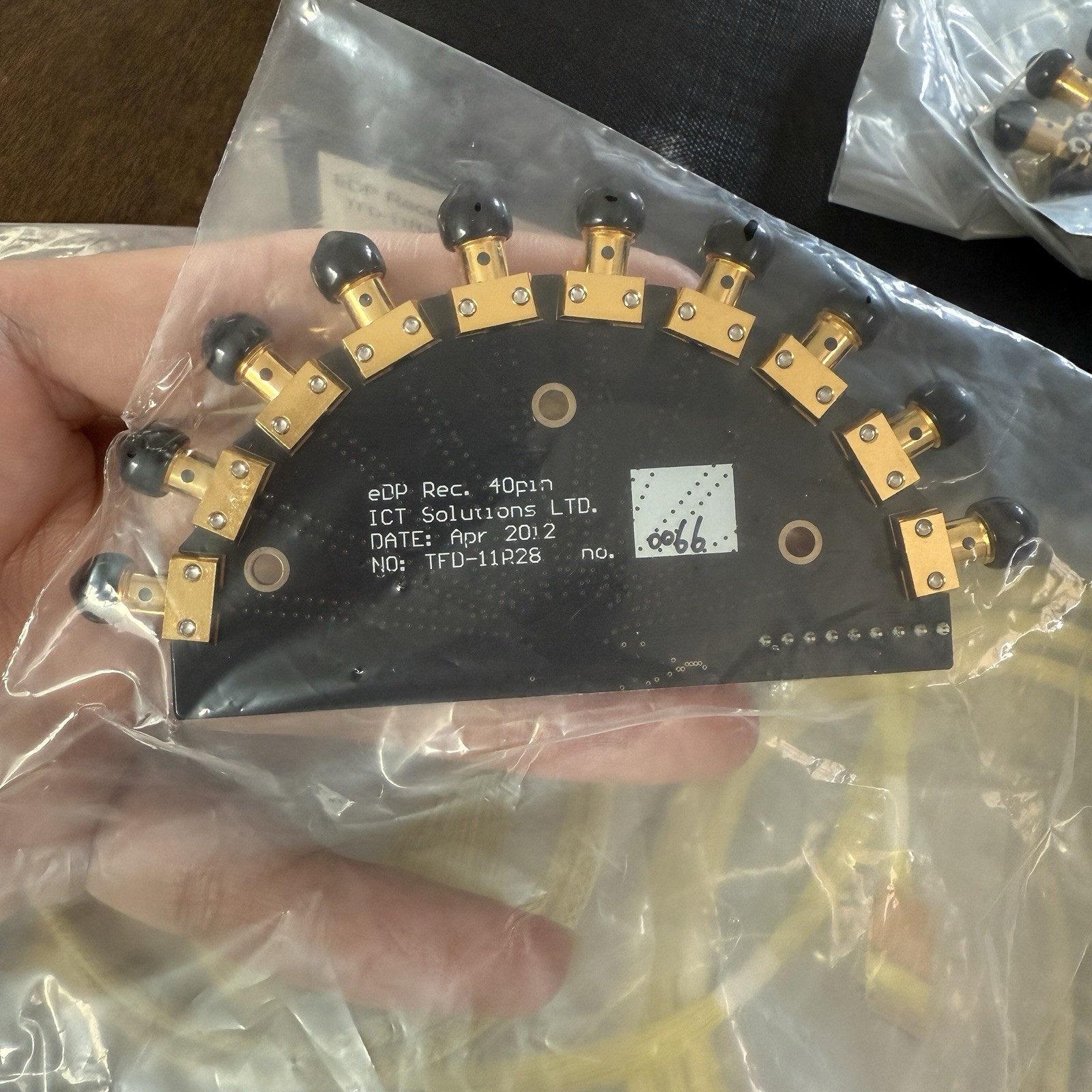 Luxshare-ICT Display Port eDP Receptacle TFD-11R28 ( 2 Test Boards + 4 cables )