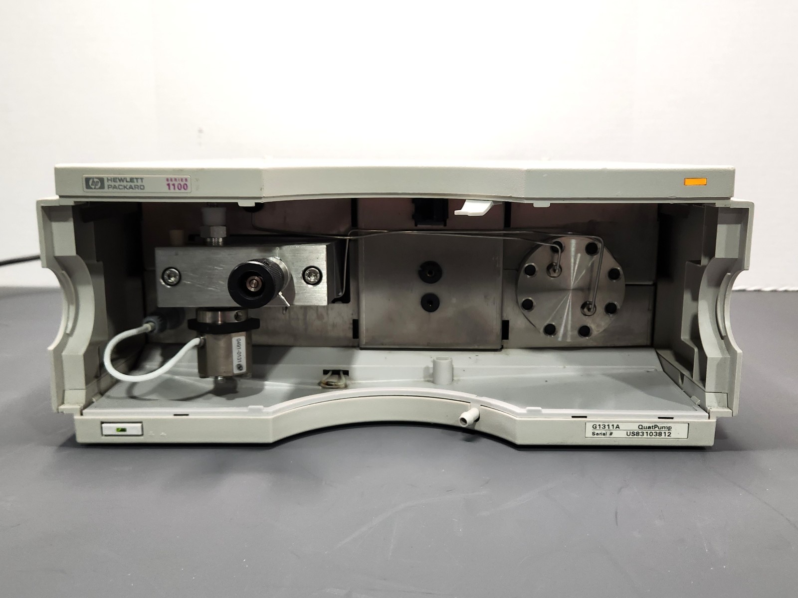 Hewlett Packard G1311A QuatPump Series 1100 HPLC Unit 100-240V AC Power Tested