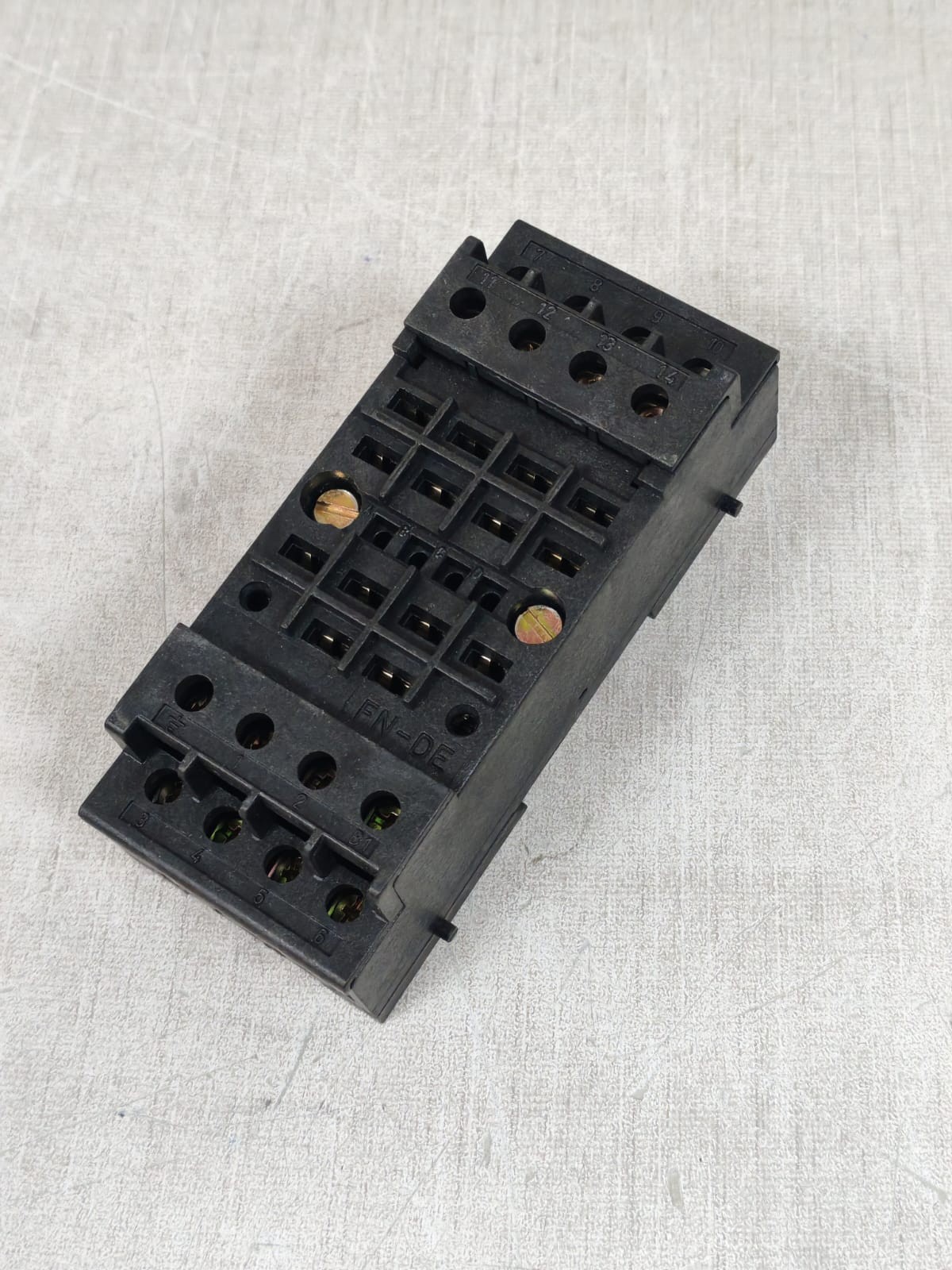 LOT 2PCS SIEMENS 7XP9013-0 SURFACE MOUNTING SOCKET