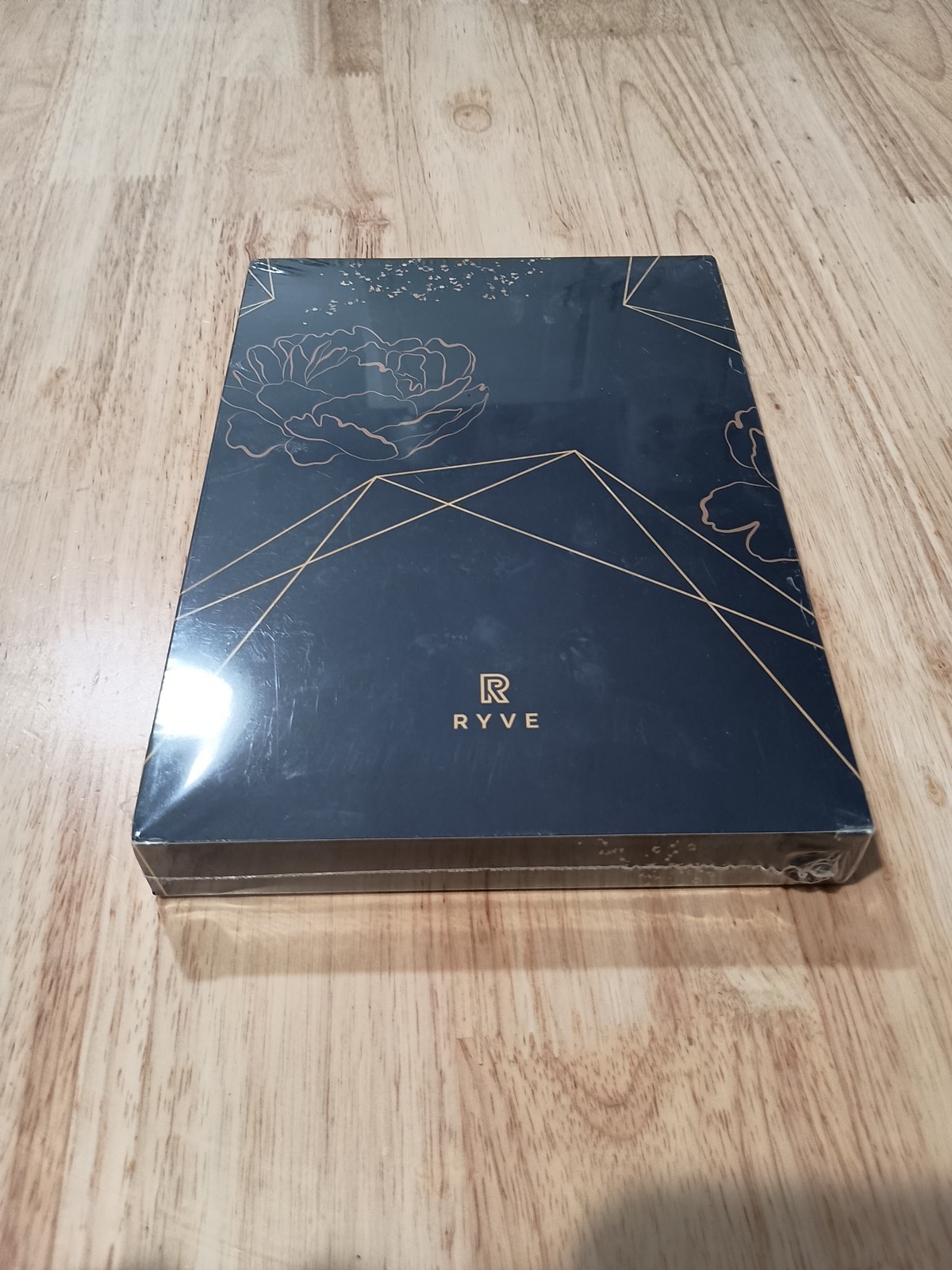 RYVE Daily Gratitude Journal for Women – 6 Months Guided Journal Creme