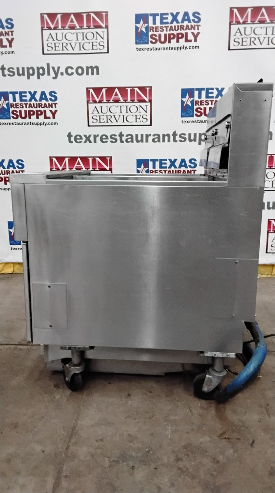 Pitco SSH55 50 Lbs Gas Digital Double Deep Fryer w/ Filtration System