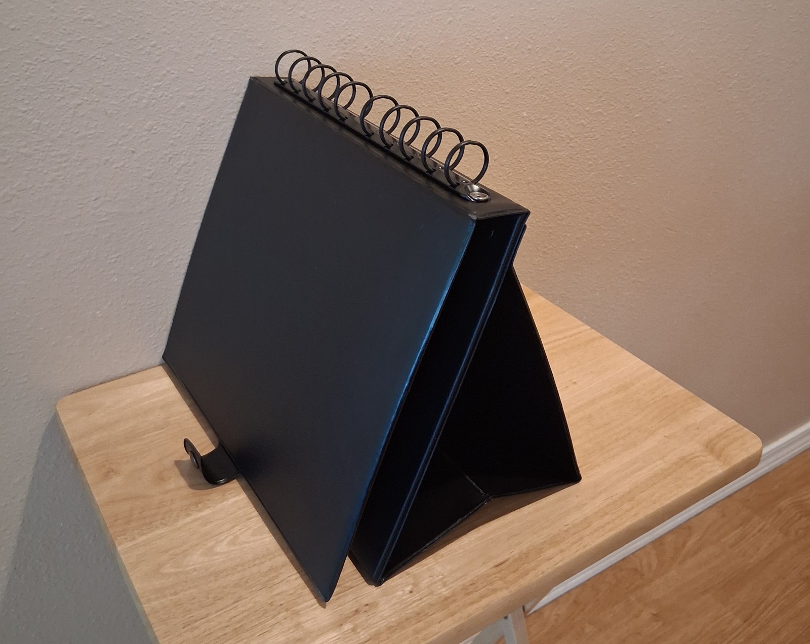 Prestige Easel Binder – 8.50″ X 11″ X 2″ – Landscape Presentation, Model EB1401