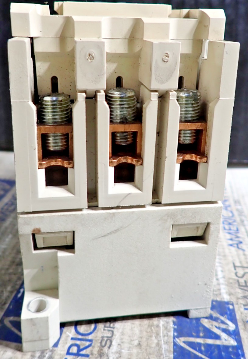 Cutler Hammer CE15HN3 600 VAC Contactor w/ 9-2703-1 120V Coil TESTED