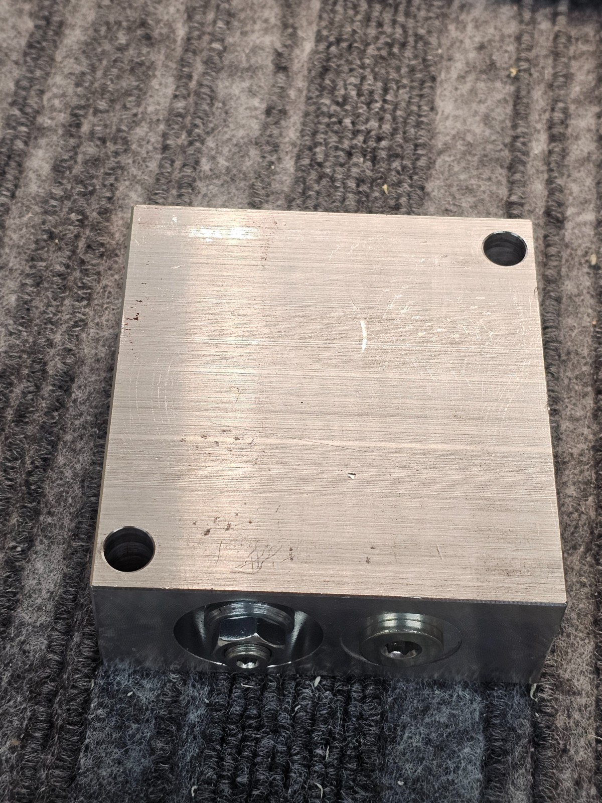 Hydraulic Manifold Steel Flow Control Valve 1.500 x 4.000 3-Port