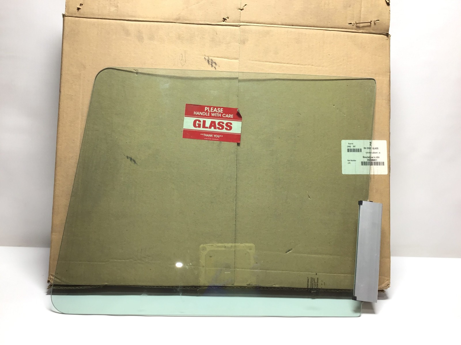 International AS-2 GG-M40T2 E11 RH Front Door Glass Passenger Side
