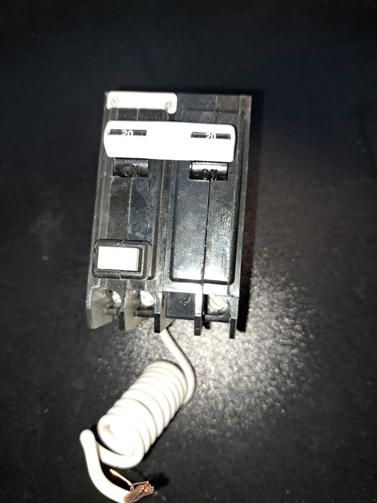 Eaton – QBGFT2020 – Molded Case Circuit Breaker – 20A, 1-Phase, 120/240V- New