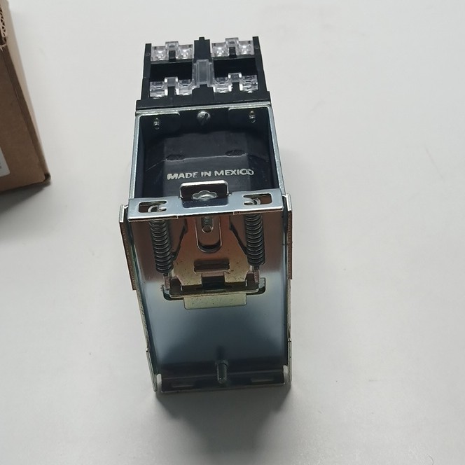 Allen-Bradley 700S-DCP440DZ24 Safety Relay 24V DC 4NO/4NC 10A Max