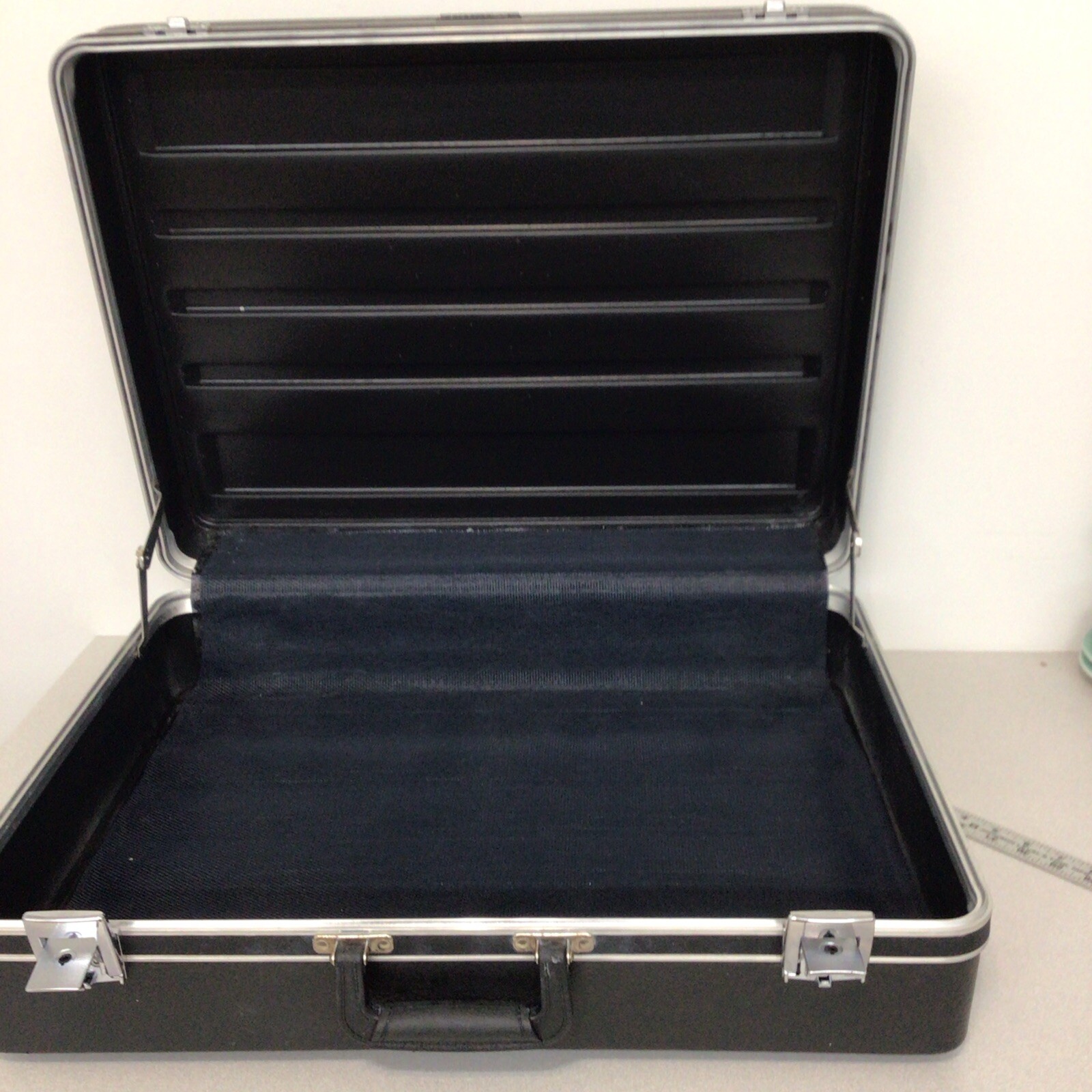 PLATT USA HARDSHELL CASE Large – Interior 24 X 18X 8 Vintage