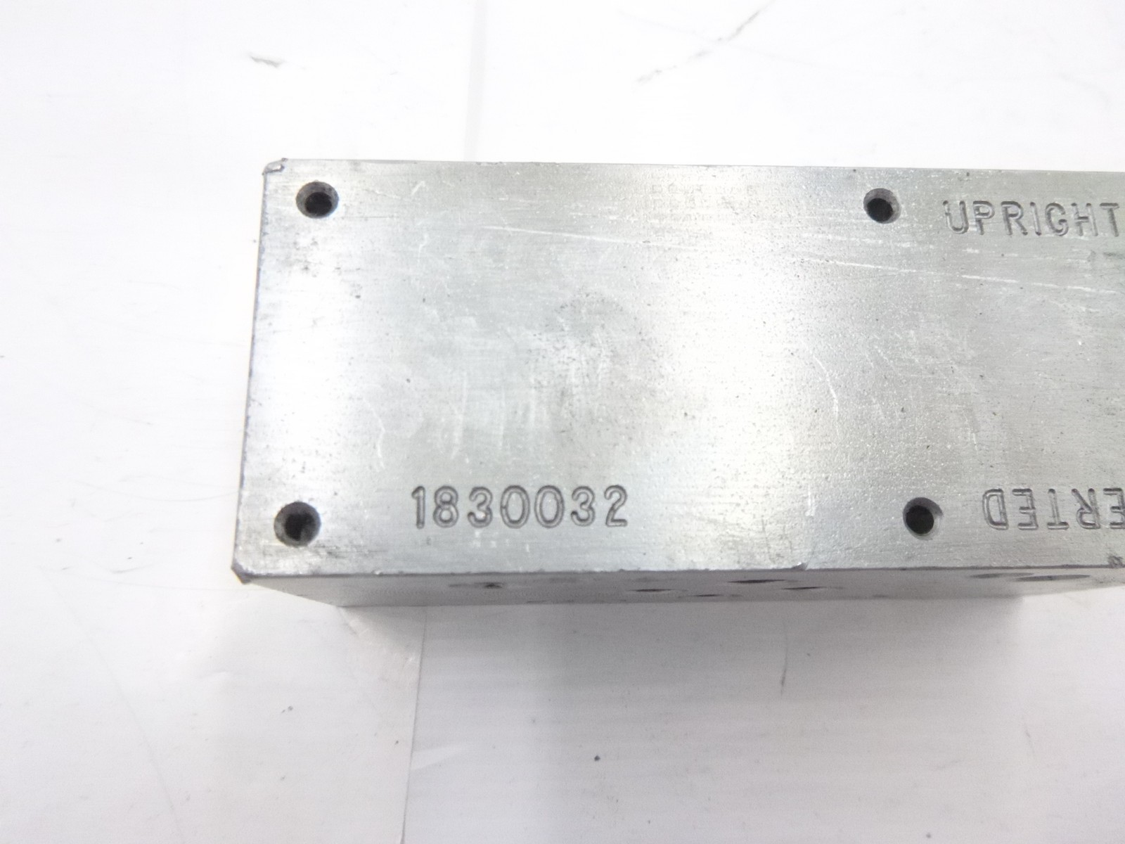 Parker Hannifin 1830032 Hydraulic Steel Valve Manifold 3-3/4″ x 1-3/4″