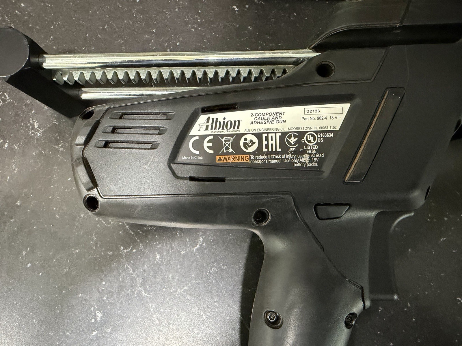 Albion E18T400X10 18V 2 Component Caulk & Adhesive Gun With Charger & Battery