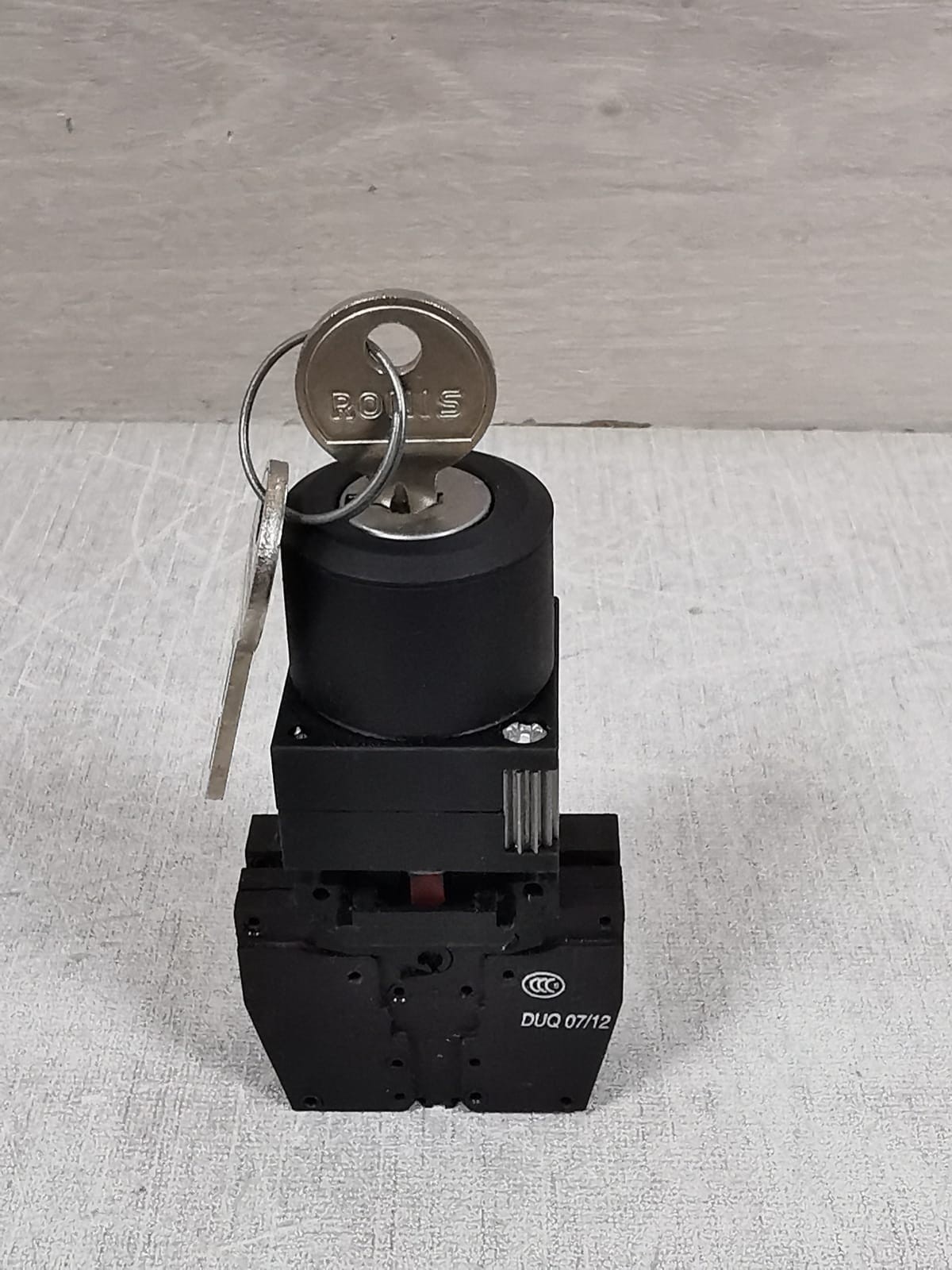 LOT 2PCS SIEMENS 3SB3400-0E KEYSWITCH