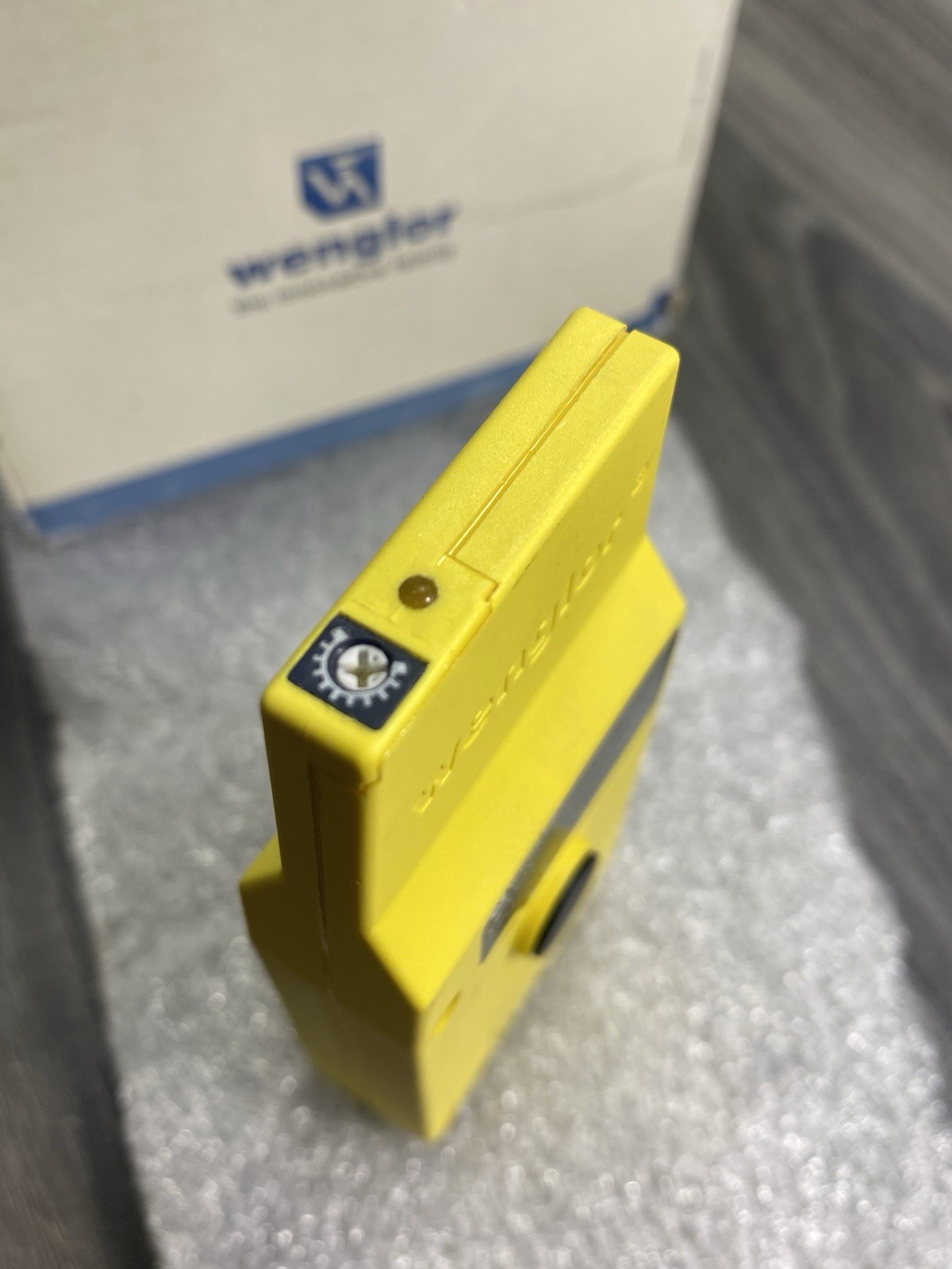 Wenglor OPT123 Reflex Sensor for Roller Conveyor Systems 500MM Range 18-30VDC