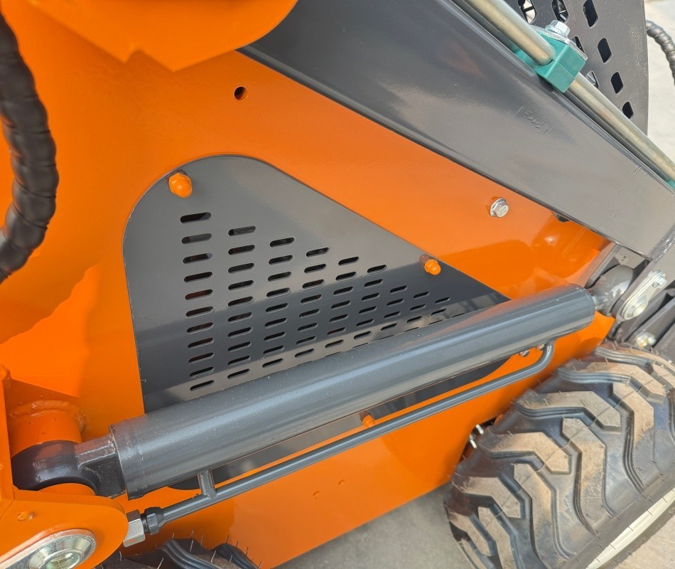 Wolfequip Wheel Mini Skid Steer Loader 23HP Tractor Bucket Hydraulic Guide Drive