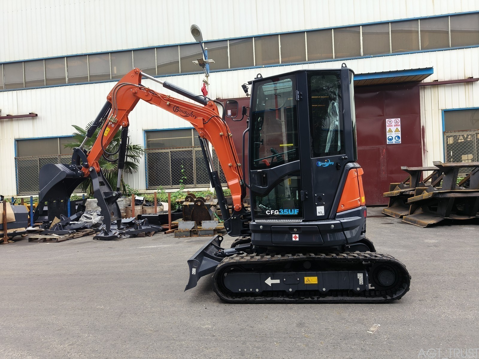 CFG-35UF 3.5Ton Mini Excavator w/ Hydraulic Thumb Kubota Diesel Engine USA Stock