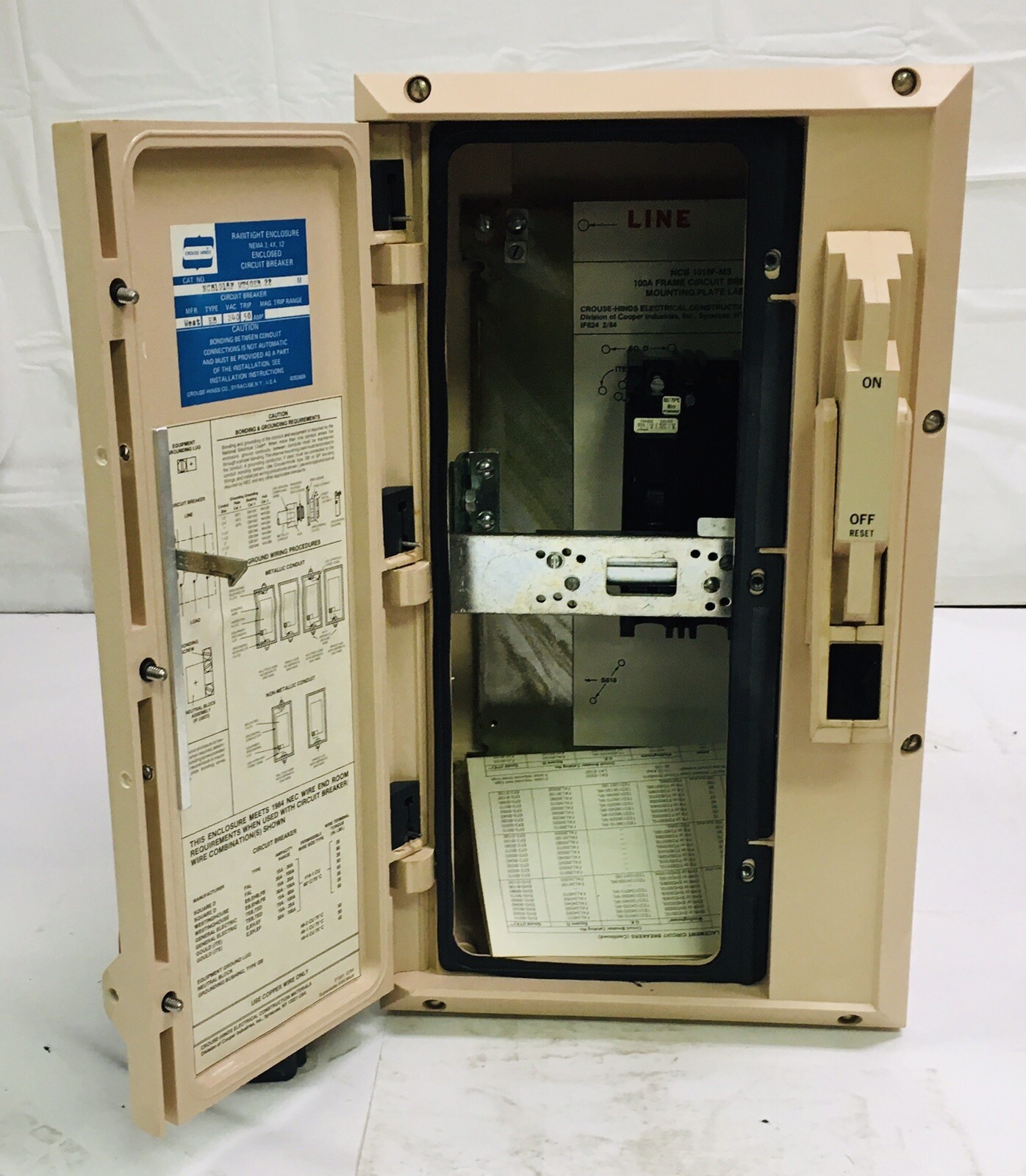 CROUSE HINDS NCB1018F-WT50EB22 50 AMP NCB SERIES CIRCUIT BREAKER ENCLOSURE !NEW!