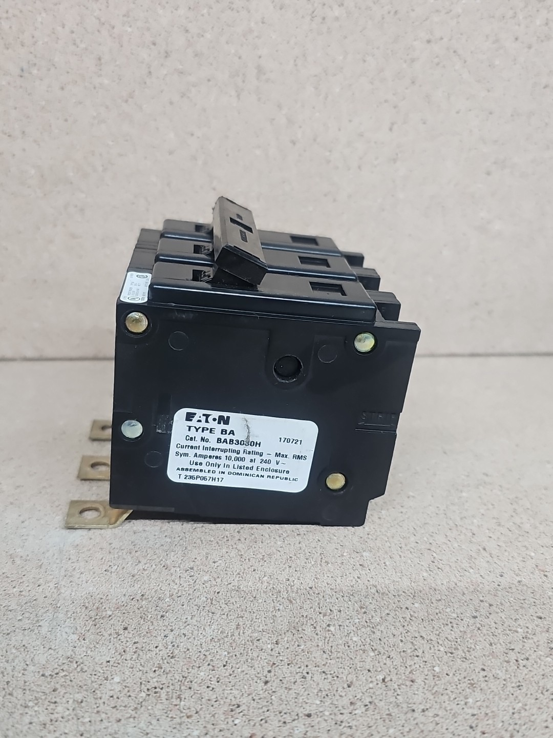 NEW SURPLUS Eaton Cutler Hammer BAB3030H 30A Circuit Breaker 3-Pole 240V AC