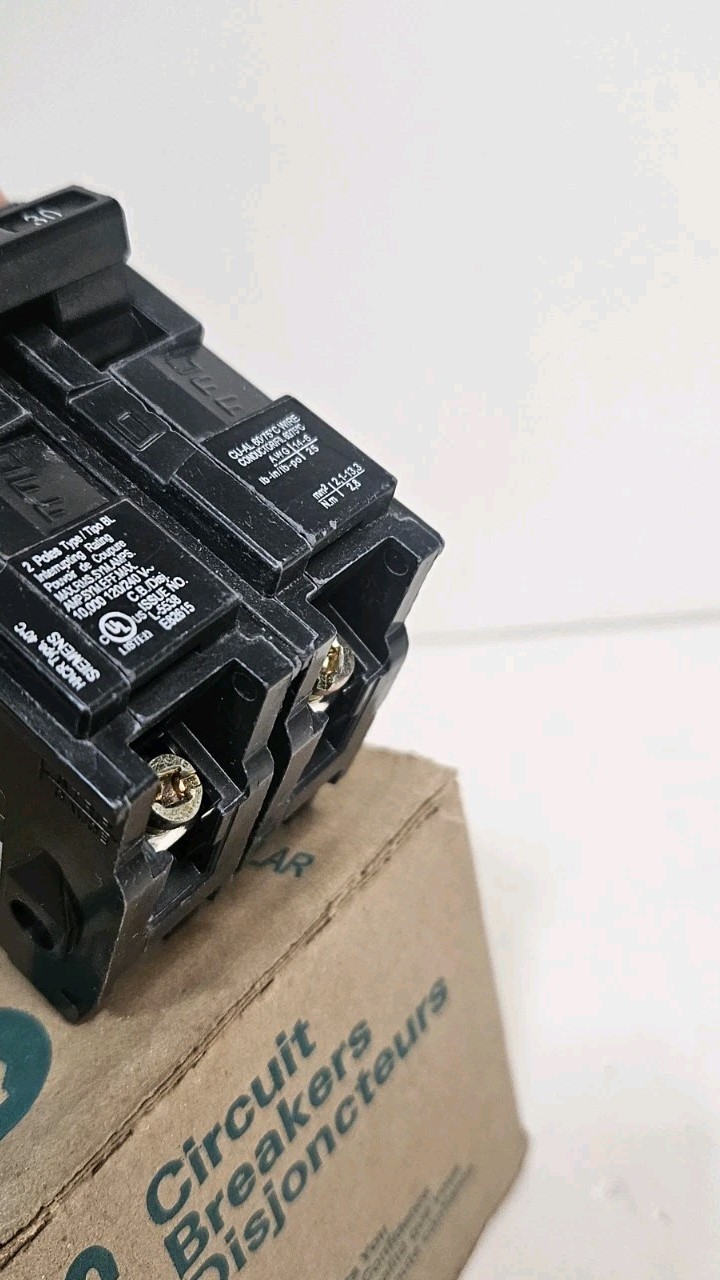 NEW SIEMENS 30 Amp B230 240V 10kA Bolt-On Circuit Breaker 2 Pole