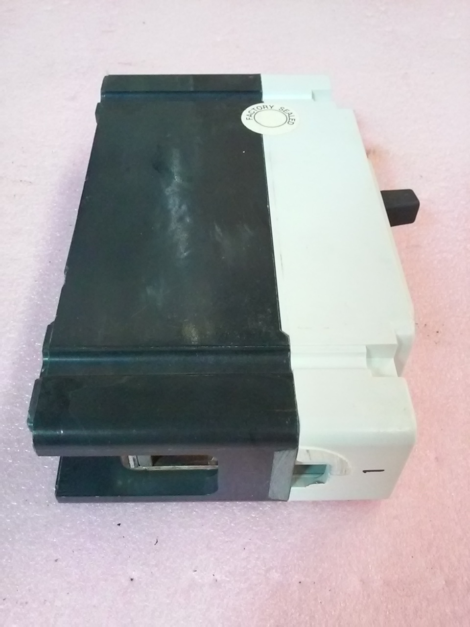 CUTLER HAMMER FW 40K 16A 1 Pole Industrial Circuit Breaker FWF1016L Series C