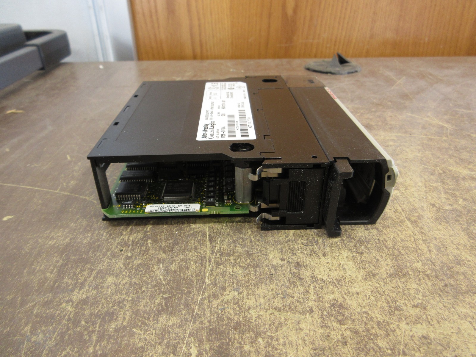 Allen-Bradley ControlLogix Analog Output Module 1756-OF8 Ser. A Rev. D01 Used