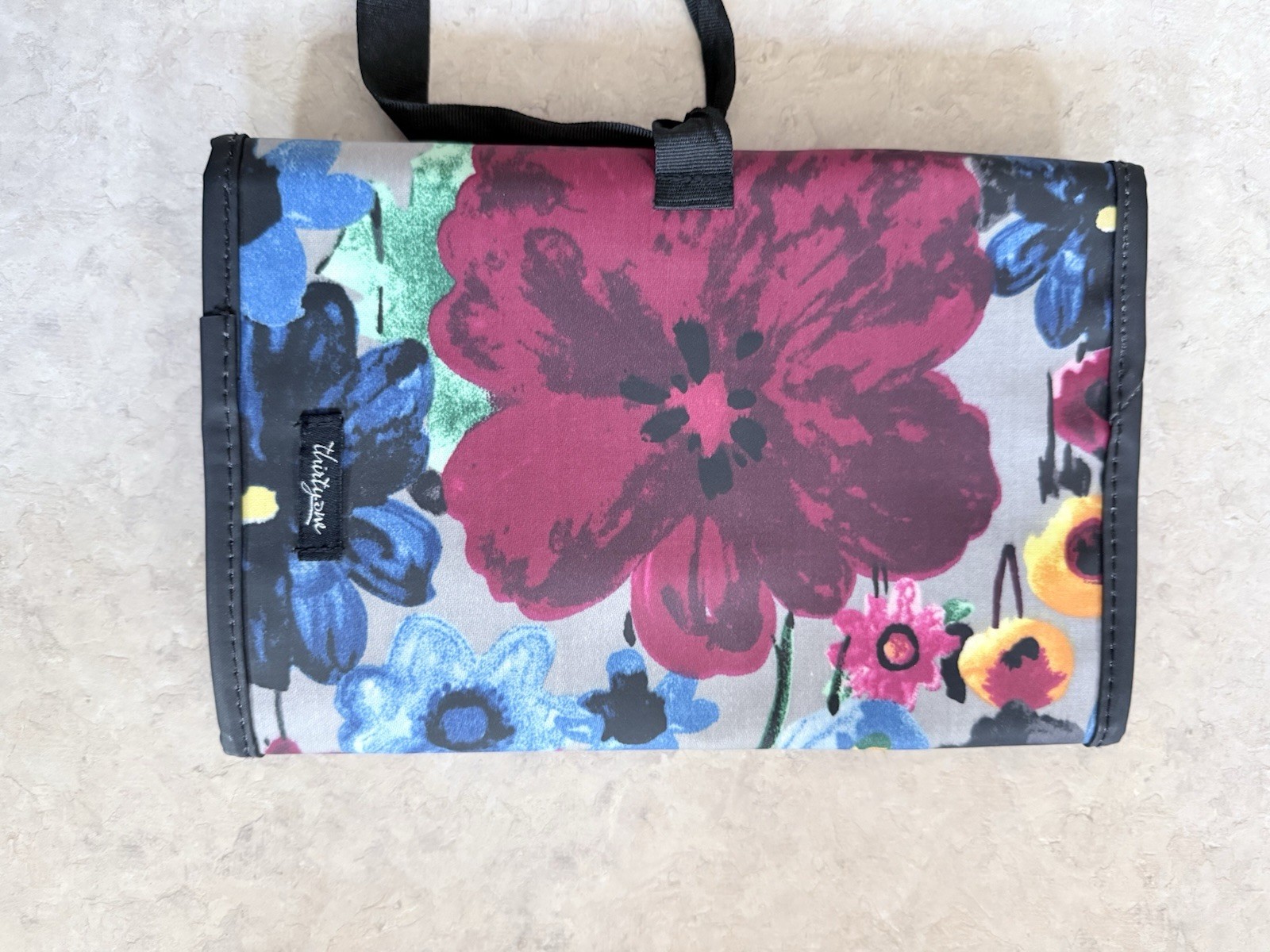 ThirtyOne BOLD BLOOM Fold and Go Trifold Organizer With Pockets