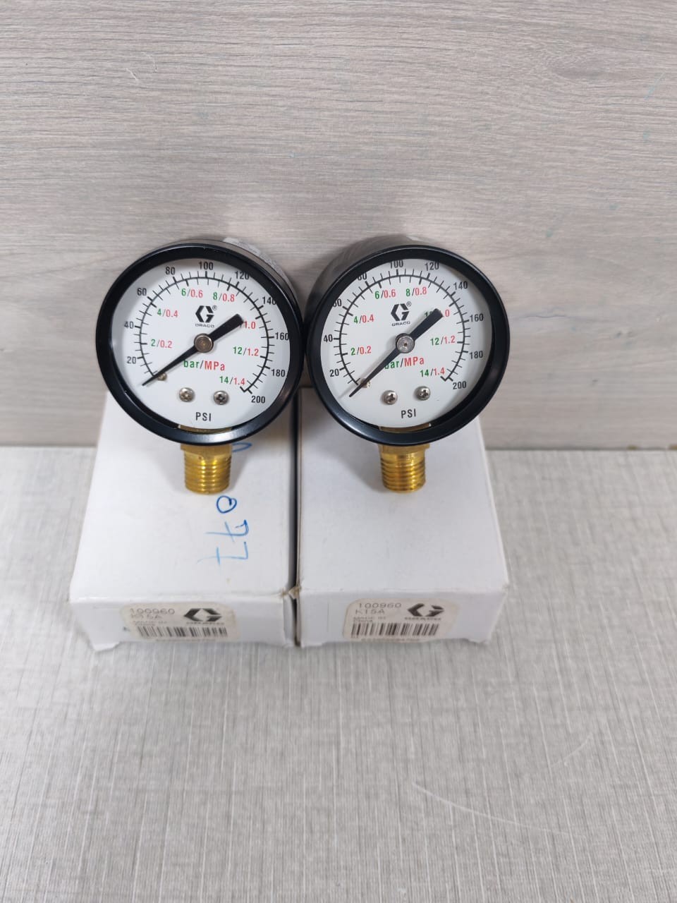 1 LOT 2PCS. GRACO 100960K15A GAUGE