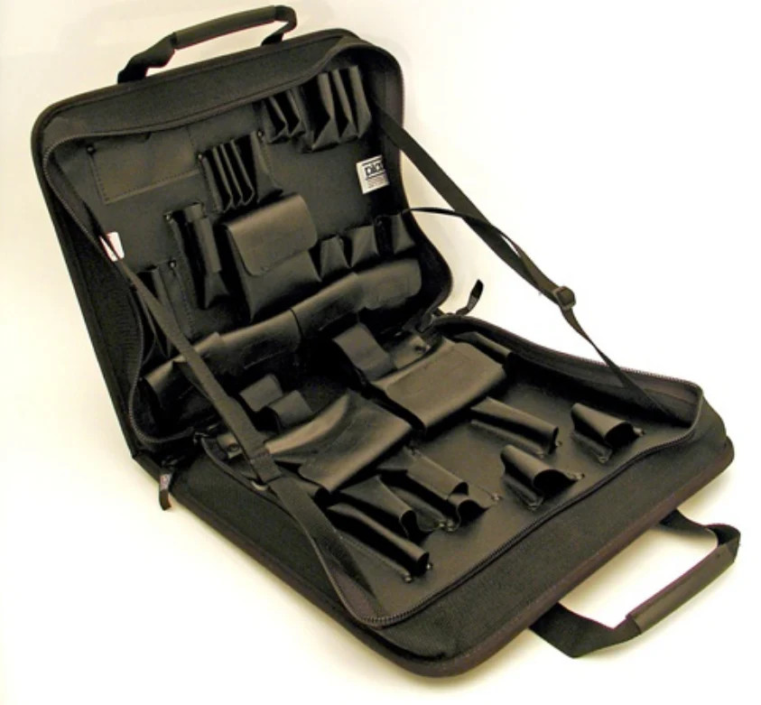 685ZT – PLATT LUGGAGE – MASTER TELECOM – Interior Dimensions (L x W x D): 15″ x