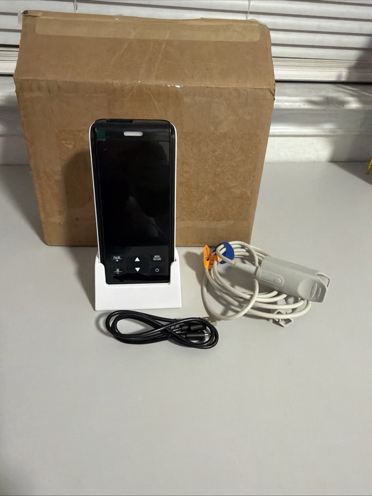 Handheld Pulse Oximeter with Wireless Transmission, Alarm, Multi-User Support