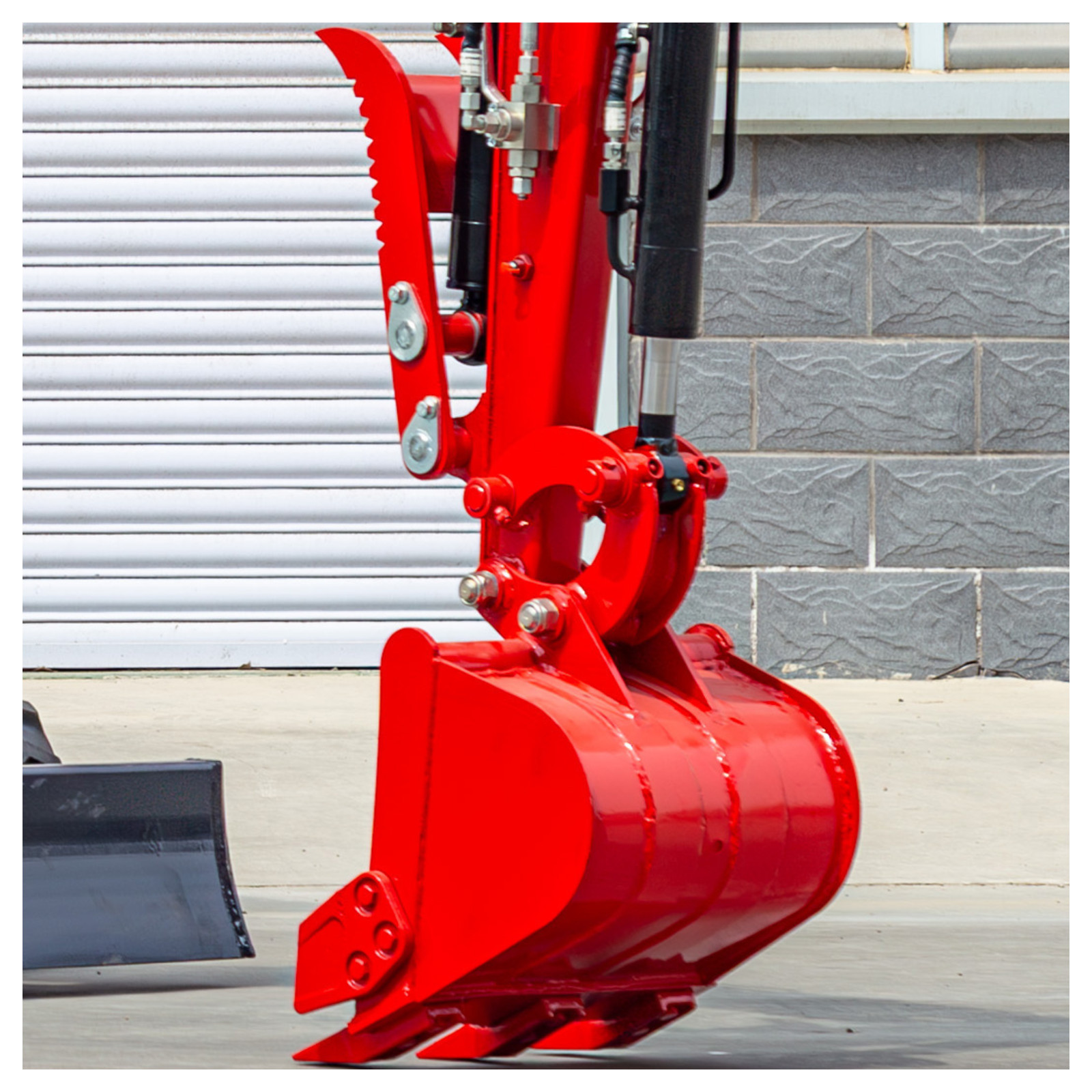 TYRANT 17 Mini Excavator Kubota D902 Engine Side Swing with 12 attachments