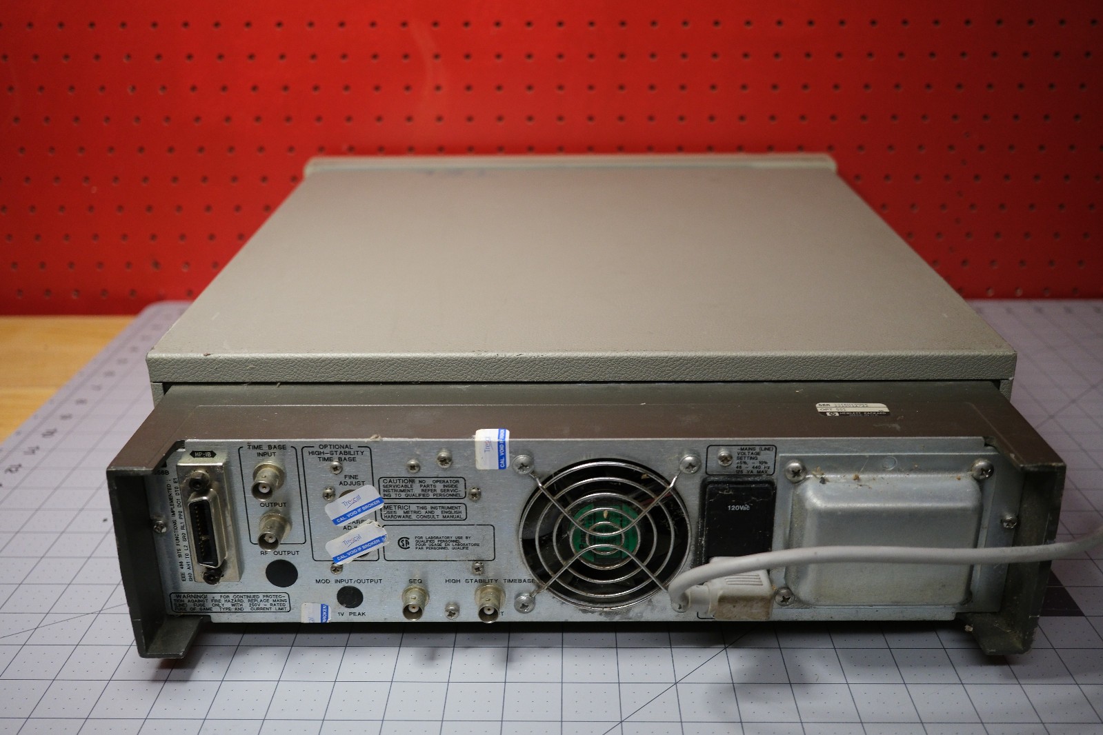 Hewlett Packard HP Agilent 8656B 0.1-990 MHz Signal Generator