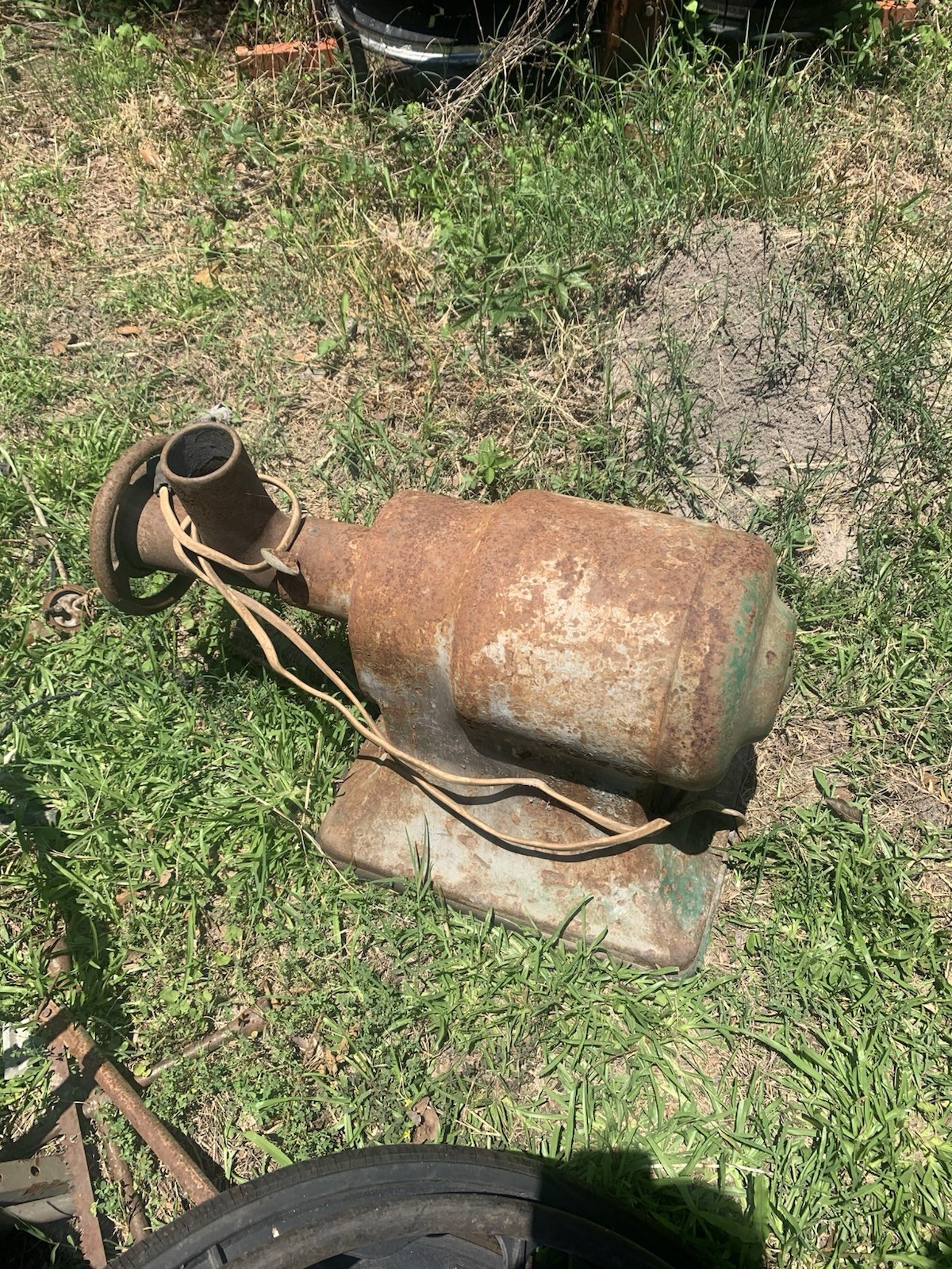 Vintage Base-Mounted Belt-Driven Electric Motor w/ Pulley Wheel, Green/Rust