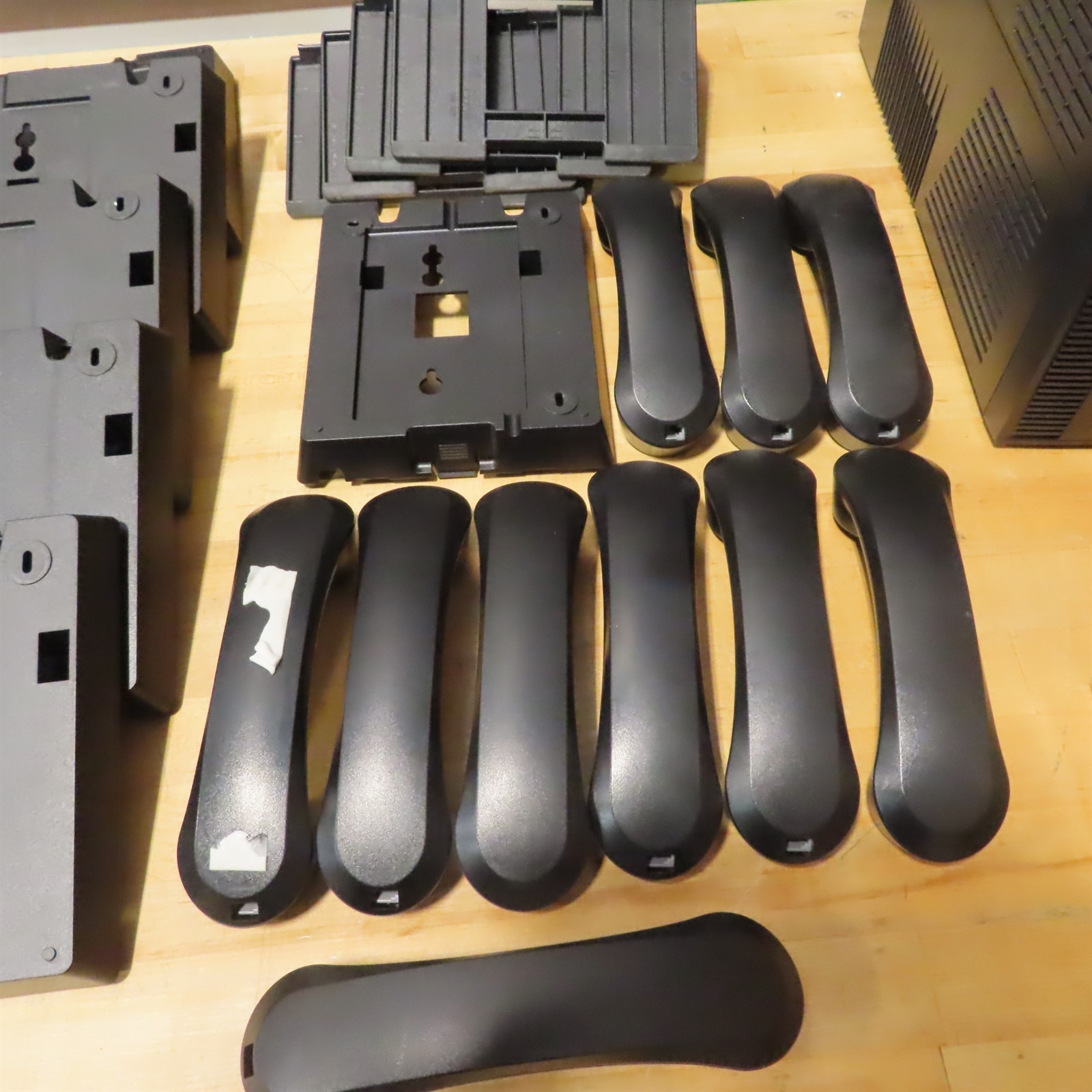 Avaya 5x 1416 Wall Mounts, 1x 1408 Wall Mt, 4x Desk Stands, 10x Hndset 700415631