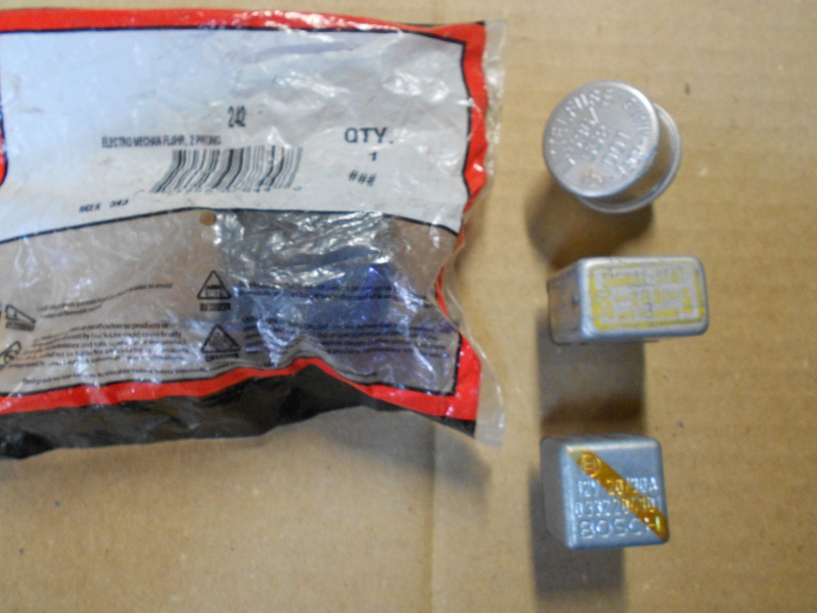 MACK CUBE RELAY, 2MR2014, AND 3 TURN SIGNAL FLASHERS, ALL NEW