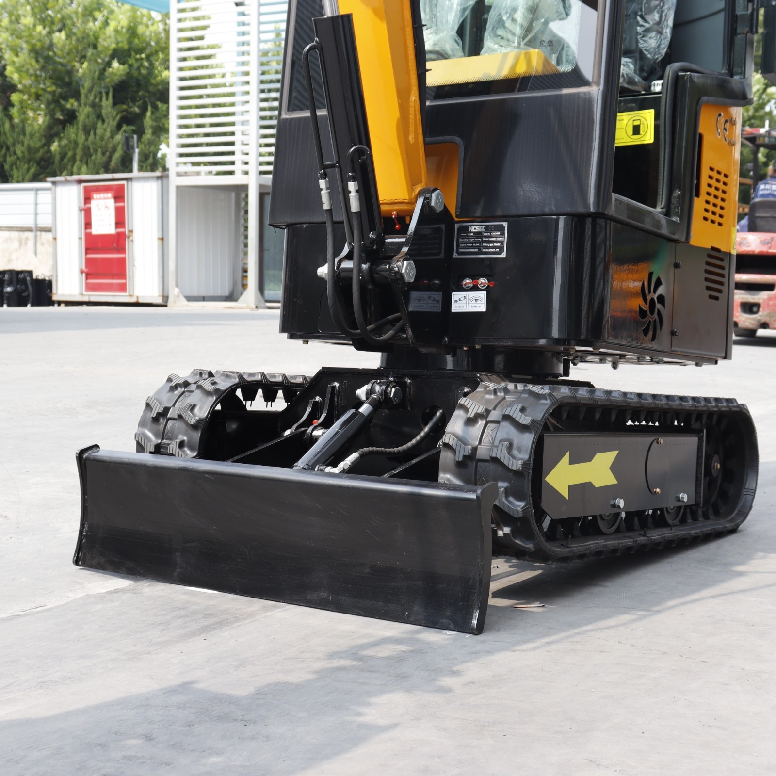 Enclosed cab 1.2Ton Mini Excavator With 9 Attachments Kit 13.5hp Mini Digger