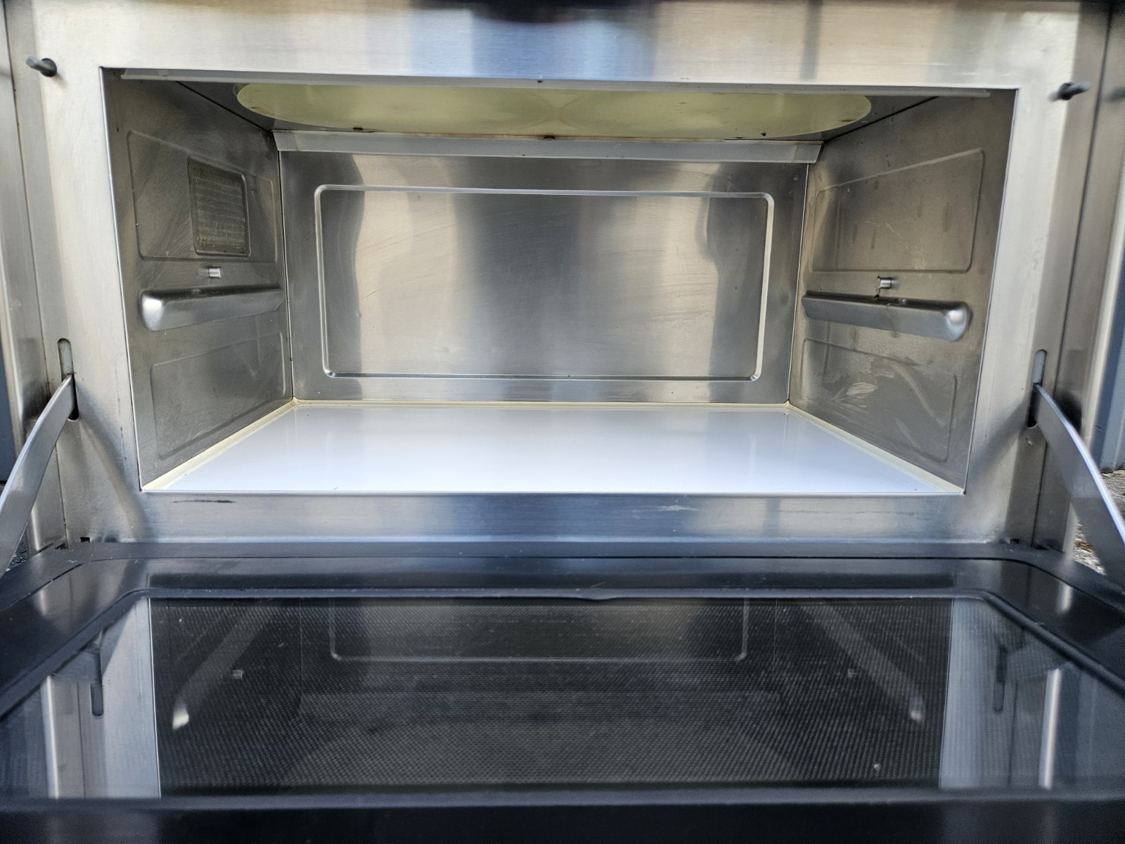 Panasonic Pro 2 Sonic Steamer Microwave | NE-3280 3200 Watt 208/240 1 Phase