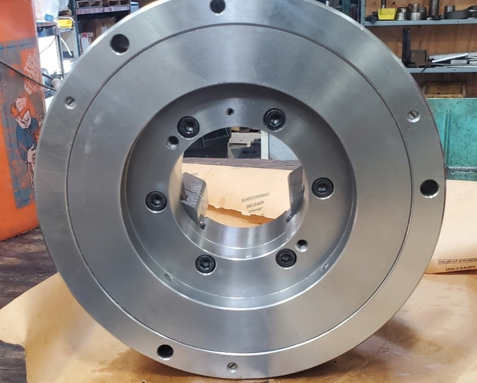 YUASA 585-112N Self-Centering Manual 3-Jaw Lathe Chuck – 12 1/4″ Diameter – NEW