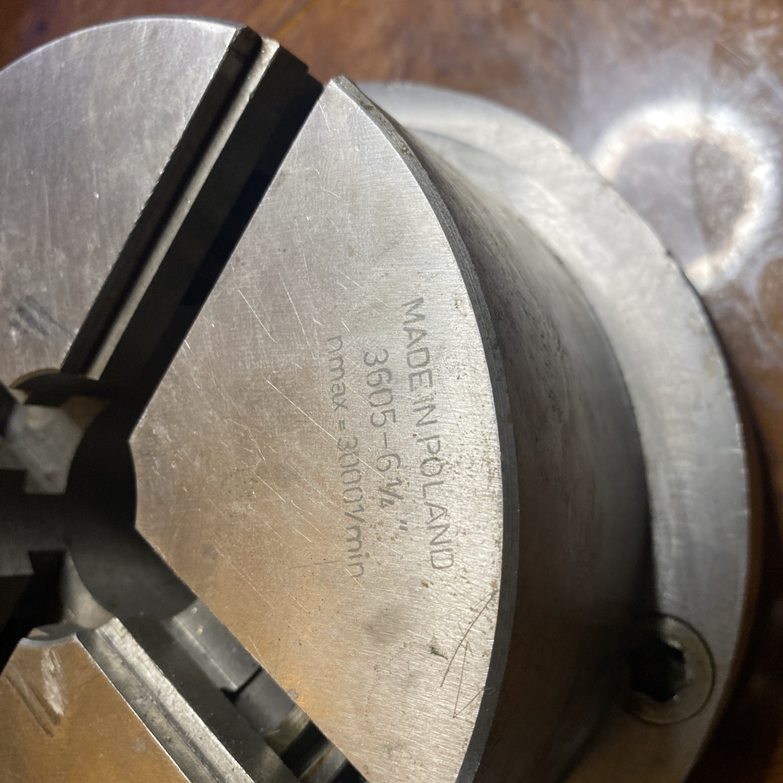 Bison Manual Lathe Chuck: 3605-6-1/4″, 4 Jaws, Self-Centering, 3000 RPM & Base