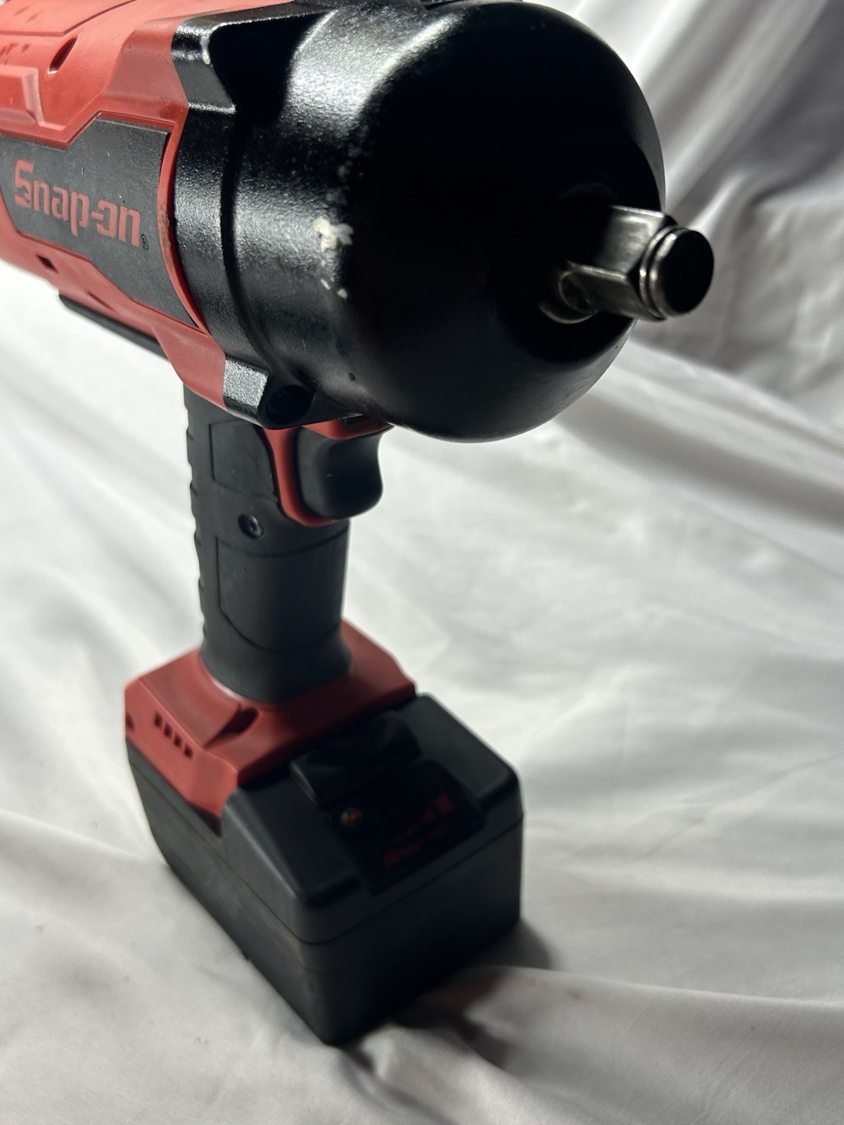 SNAP ON 1/2″ CORDLESS IMPACT WRENCH CT9080 W/BATT, CHARGER, & RUBBER GUARD READ!