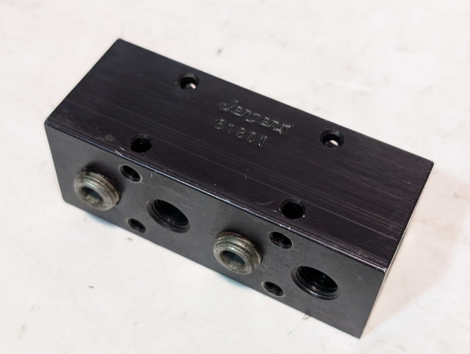 Jergens 61801 4-Station Pneumatic Hydraulic Aluminum Strip Manifold Block