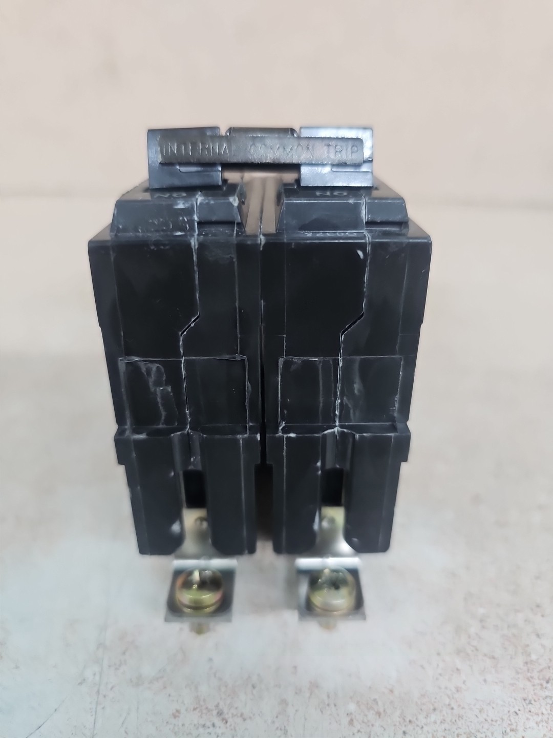 GE THQB2130 30 Amp 120/240 VAC 2 Pole Type THQB Bolt-On Circuit Breaker