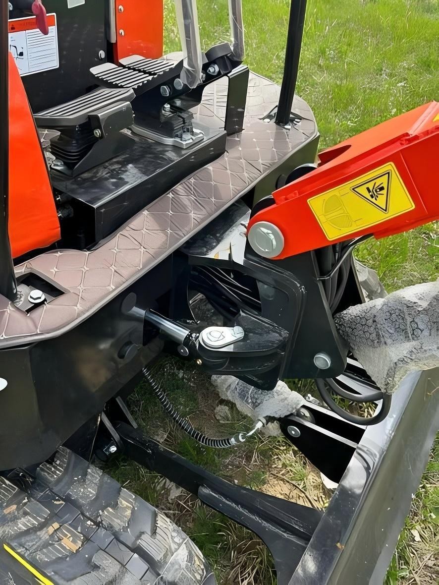 1.4 Ton Mini Excavator Tracked Crawler Kubota Diesel Engine w/ Side Swing Boom