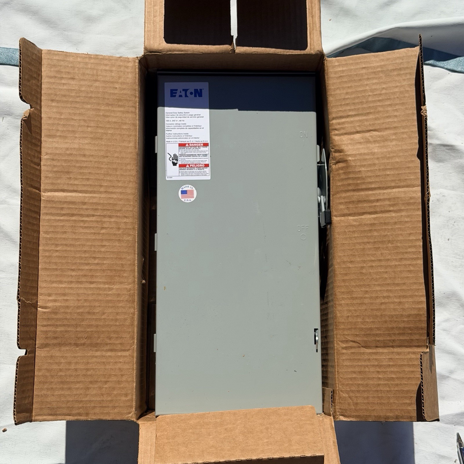 Eaton 100A DISCONNECT SWITCH OUTDOOR 3PHASE 240V FUSE TYPE NEMA 3R EATON