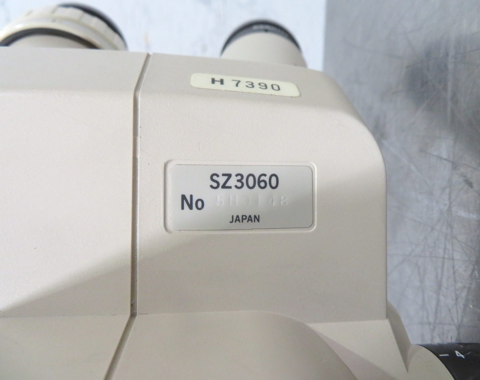 C194510 Olympus SZ3060 Stereo Zoom Microscope (0.9-4.0X) w/ GSWH15X/16 Eyepieces