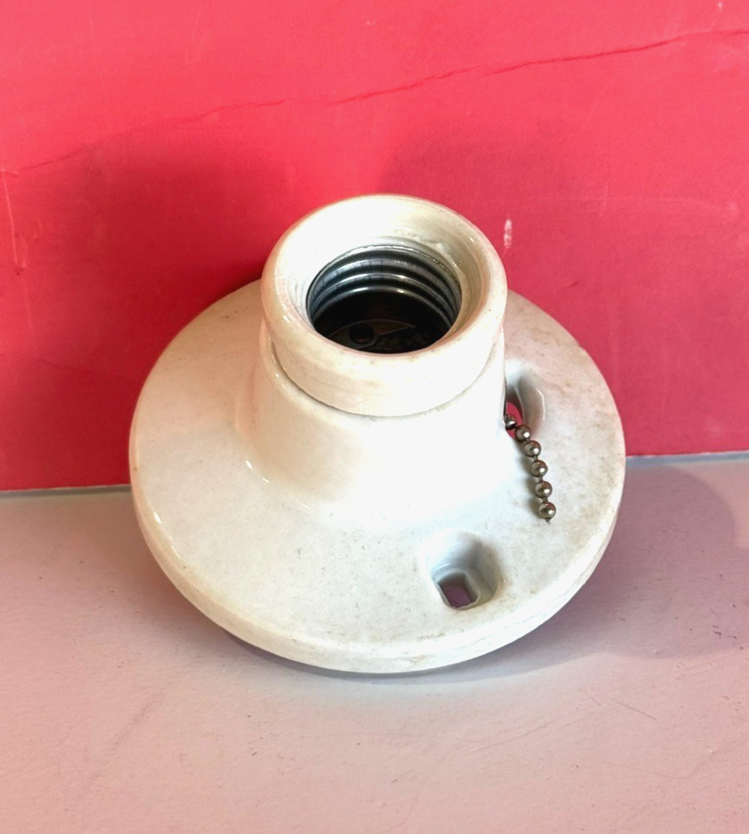 2-PK PULL-CHAIN Medium Base One-Piece PORCELAIN Box Mount LAMPHOLDER NEW 860-S