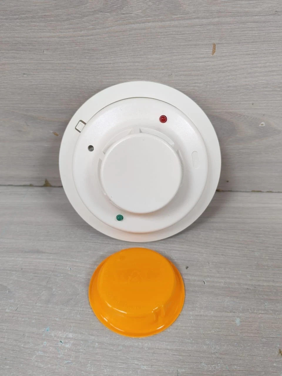 LOT 2PCS. SYSTEM SENSOR 2W-B 2WIRE PLUG-IN PHOTOELECTRIC W/ BASE SMOKE DETECTOR