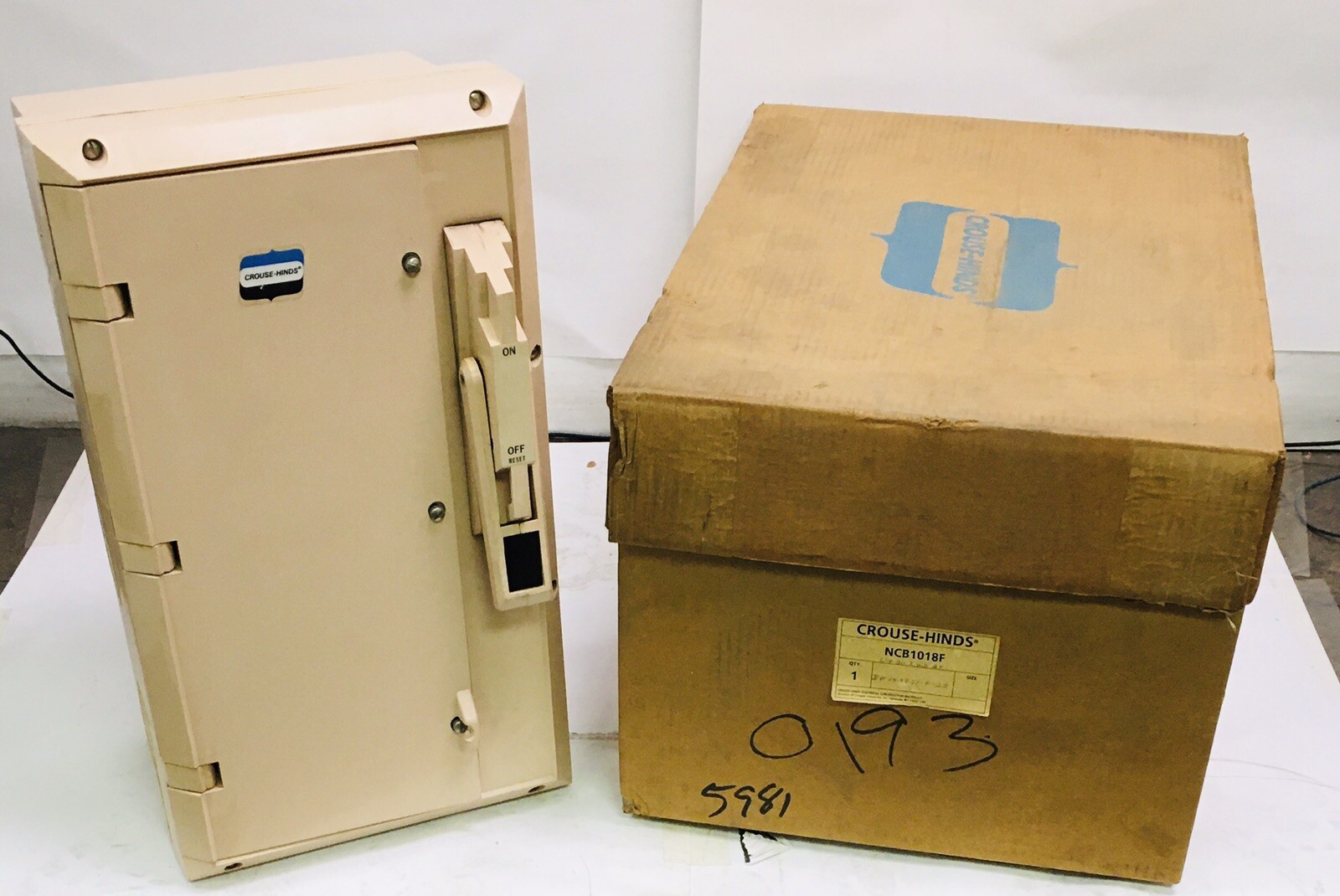 CROUSE HINDS NCB1018F-WT-30-EHB24 30 AMP CIRCUIT BREAKER ENCLOSURE !NEW IN BOX!