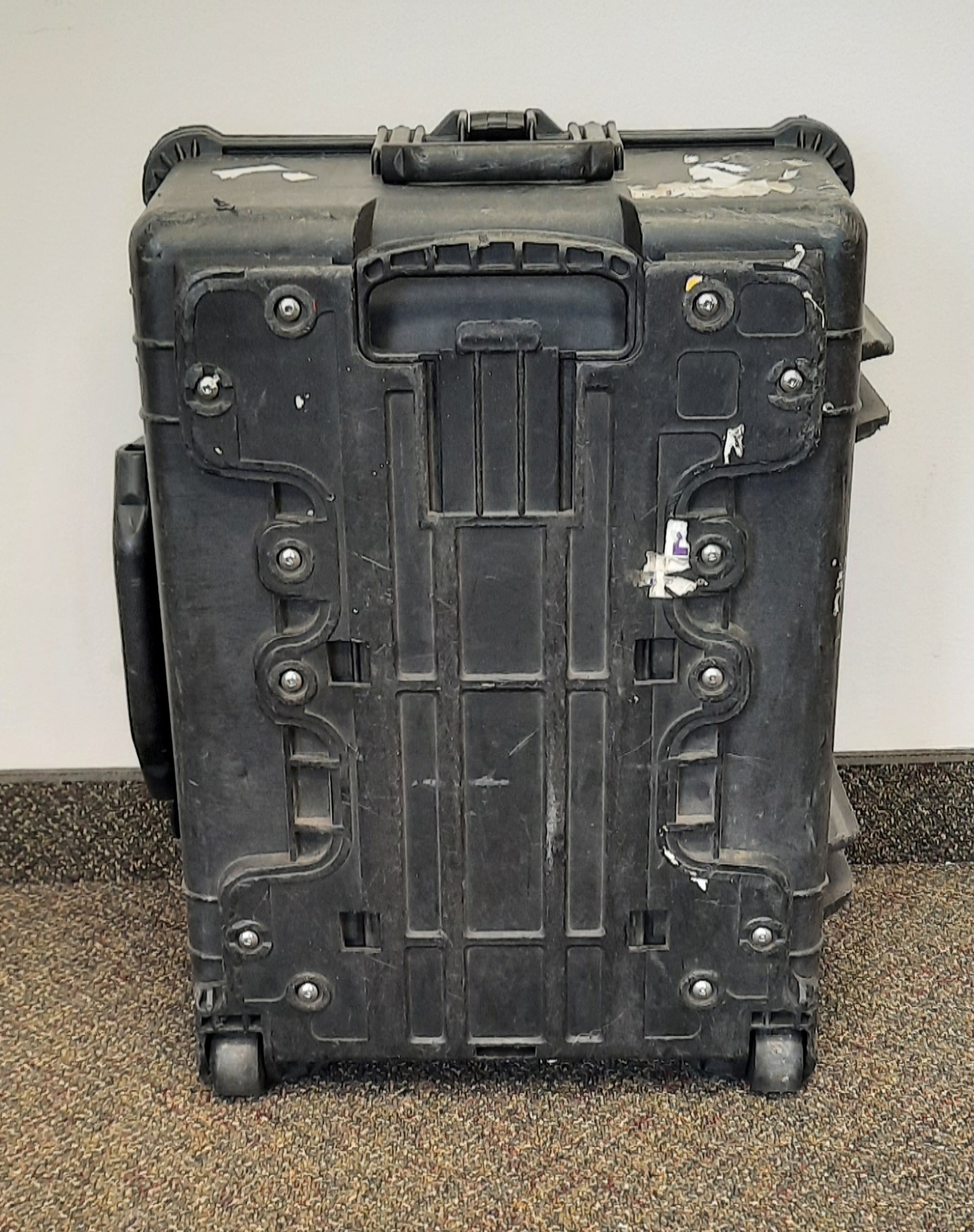 Pelican 1610 Watertight Protector Case, Interior Dimensions: 21.8″x16.7″x10.6″